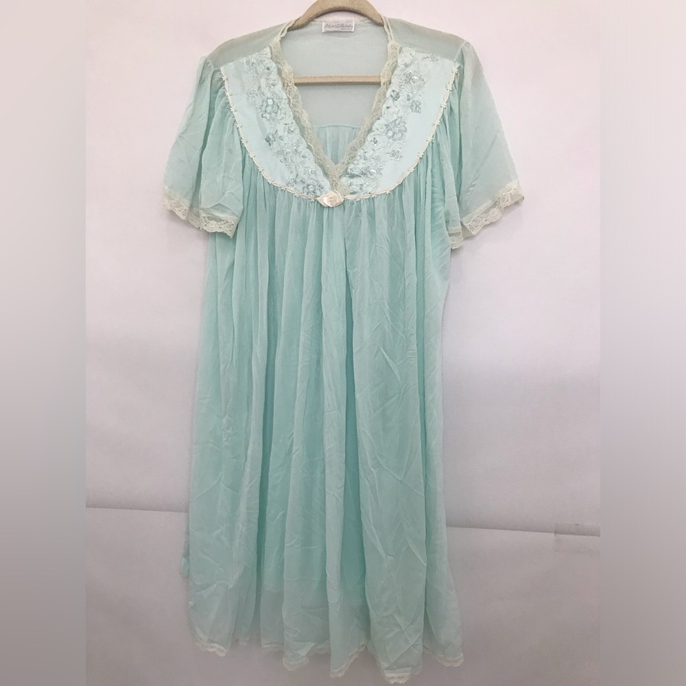 Vintage Miss Elaine Elegant Lace Trim Nightgown Size M